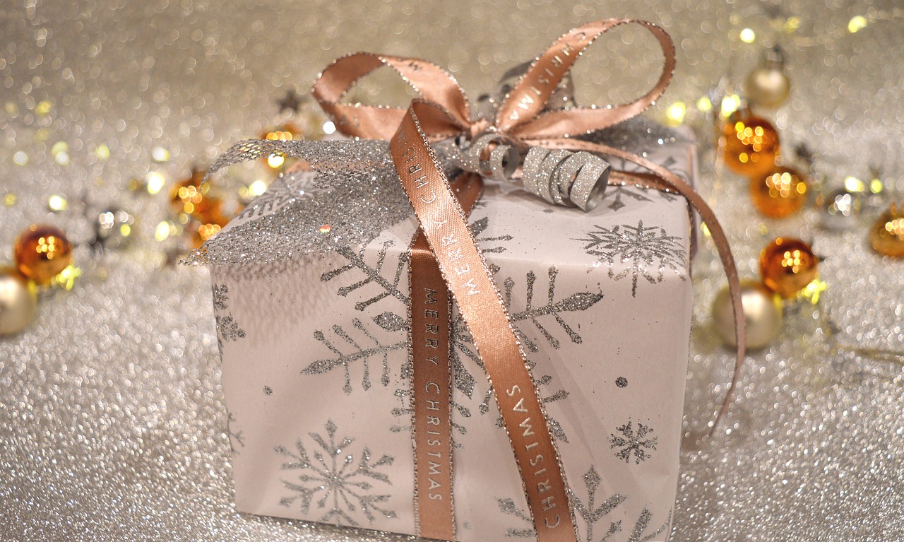 How to Create a DIY Reusable Gift Wrap System